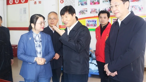 廣西壯族自治區(qū)黨委委員、常委、副書記劉小明蒞臨百裕集團環(huán)江車間調(diào)研