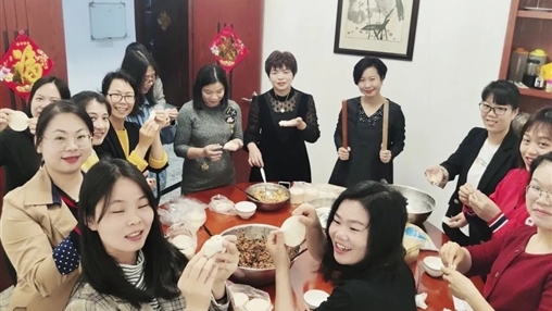 共享歡樂(lè) | 百裕集團(tuán)營(yíng)銷(xiāo)中心喜樂(lè)鬧元宵、暖心慶生日